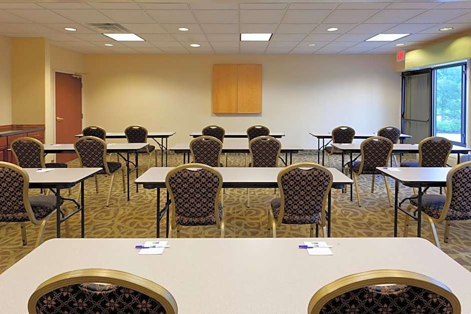 Holiday Inn Express Hotel & Suites-North East By IHG