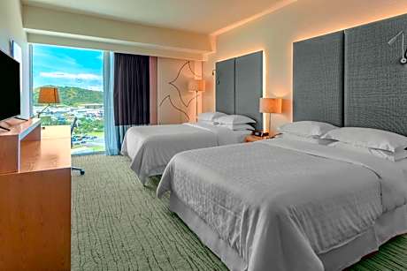 Queen Room with Two Queen Beds and Panoramic View - Club Access/High Floor