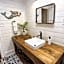 Historic Home Family Friendly Close to Seawall
