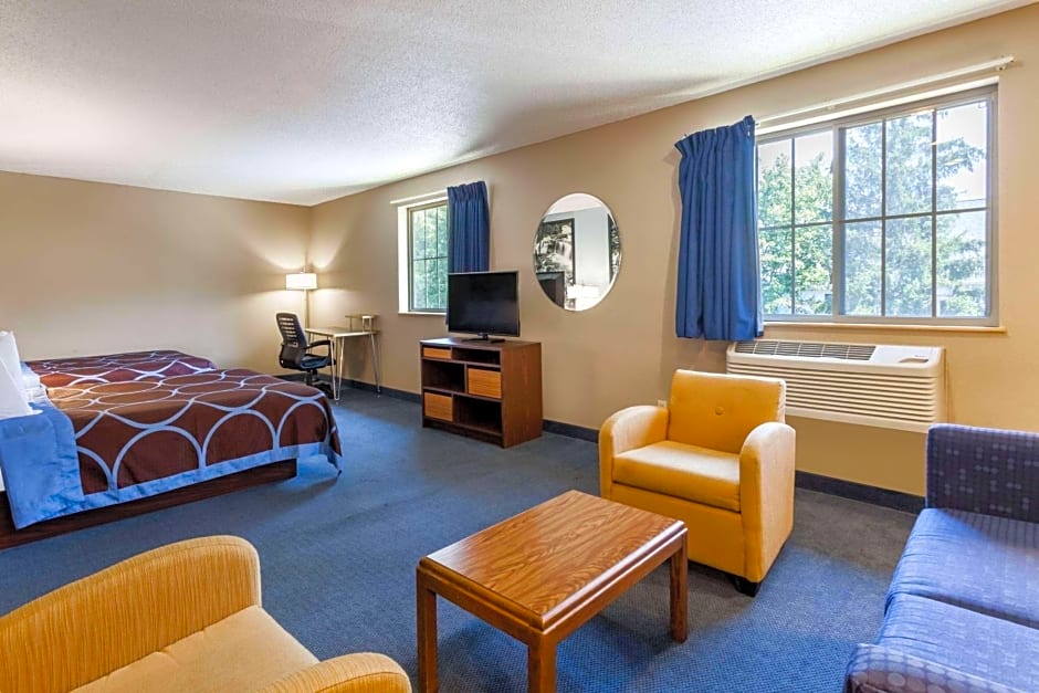 Super 8 by Wyndham East Stroudsburg/Poconos 
