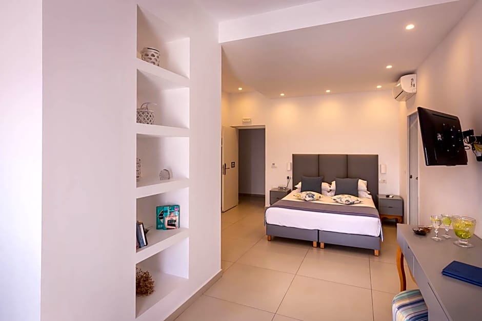 MAR n MAR CROWN HOTEL-SUITES