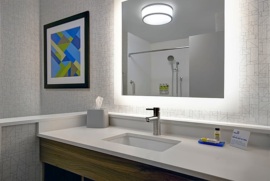 Holiday Inn Express Milwaukee Downtown By IHG