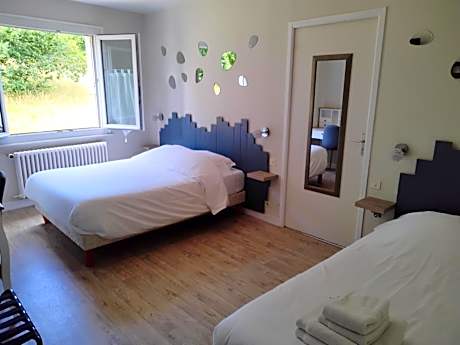 Triple Room (1 double bed & 1 single bed)