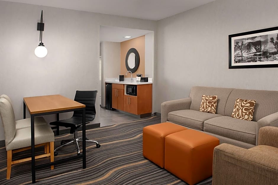 Embassy Suites By Hilton Hotel La Quinta, Ca