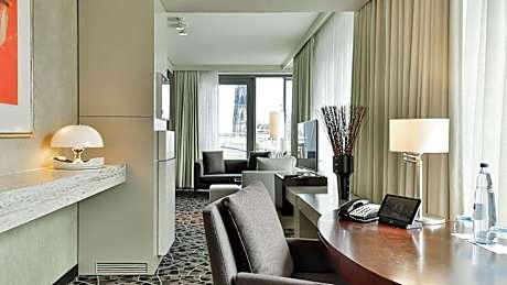 Deluxe King Suite