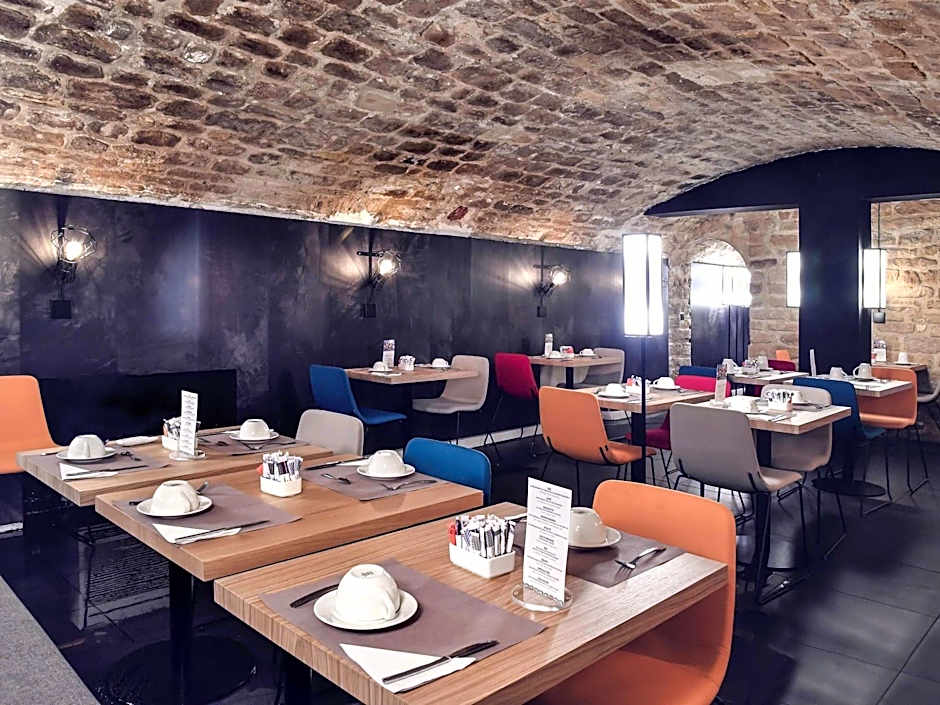 Mercure Paris Gare de l'Est Magenta Hotel