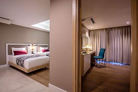 Deluxe Family Room