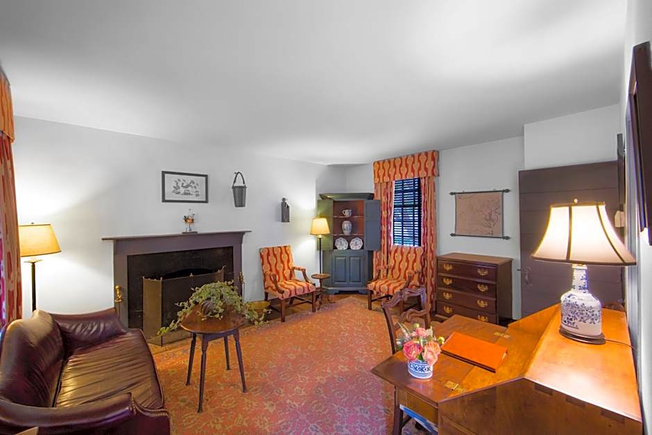 Colonial Houses, an official Colonial Williamsburg Hotel