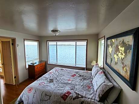 Waterfront Condo Upper Unit