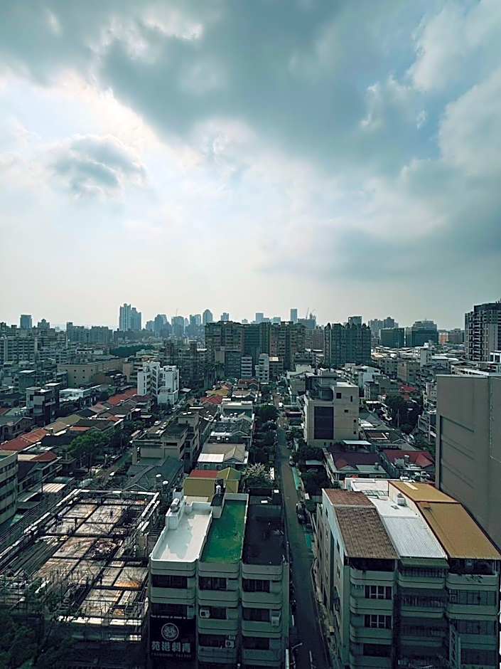 The Carlton (Taichung)