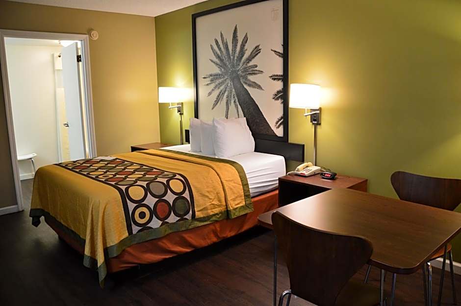 Super 8 by Wyndham Monticello