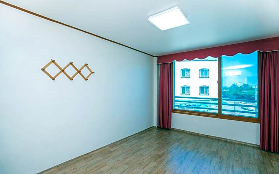 Donghae(mangsang) East House