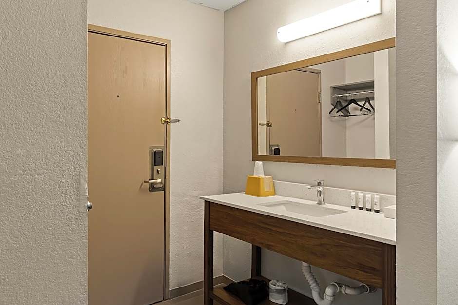 Red Lion Inn & Suites Caseyville