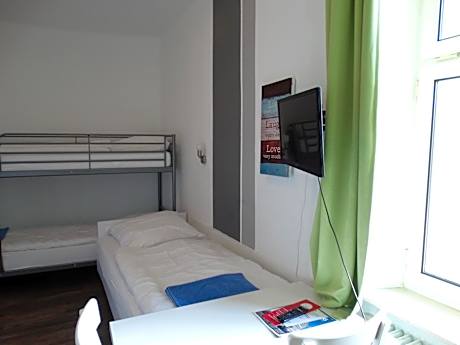 Basic Triple Room with Shared Bathroom