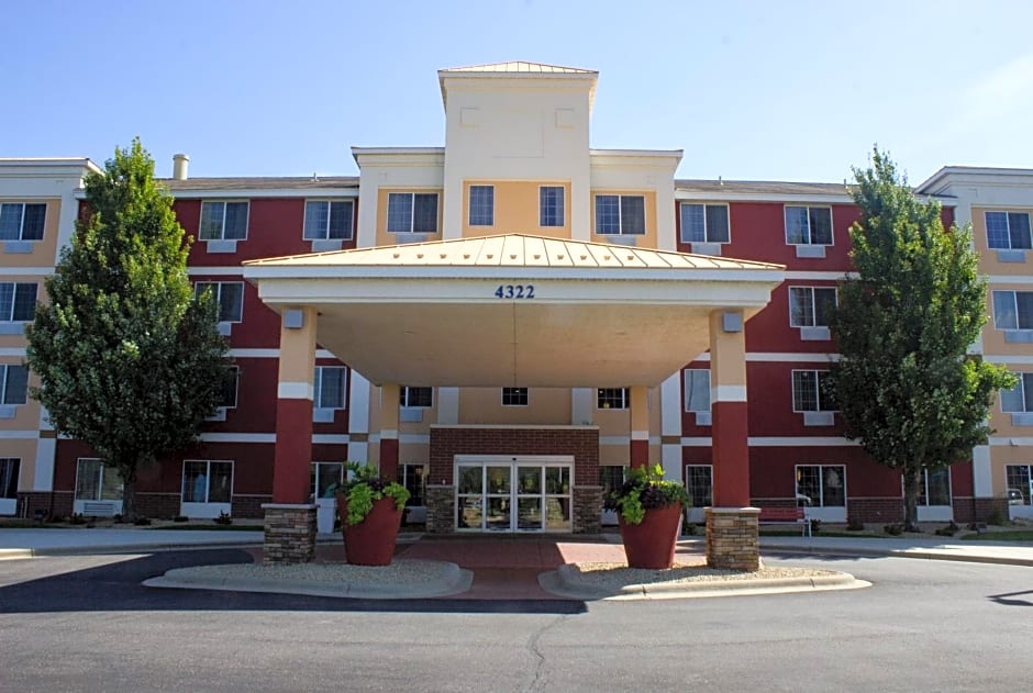 Holiday Inn Express and Suites St. Cloud, an IHG Hotel