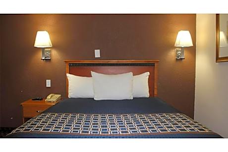 Queen Bed Accessible Non-Smoking