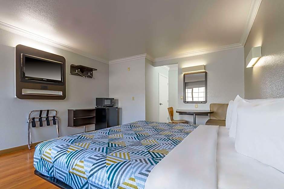 Motel 6-San Jose, CA - Convention Center