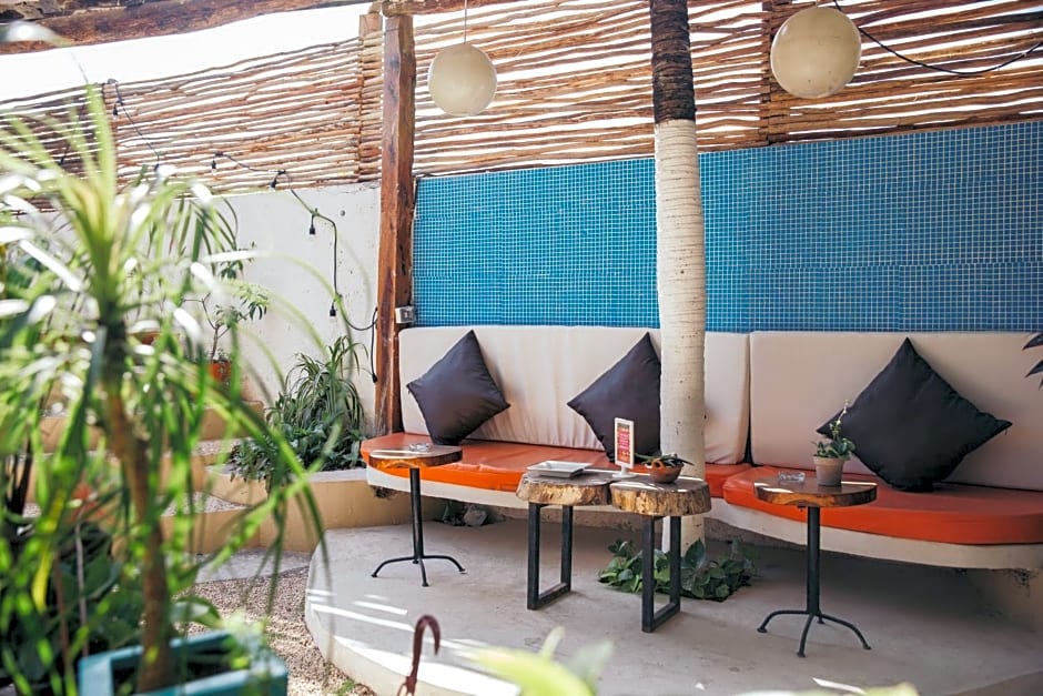 Teetotum hotel