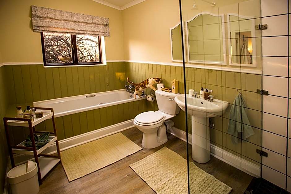 Three Tree Hill Lodge