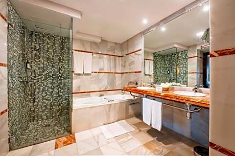 Double Room 3 ADULTS