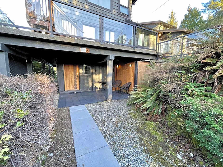 Waterfront Hot Tub Firepit King Bed - 6H