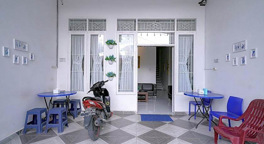 RedDoorz near Pantai Pandan Sibolga