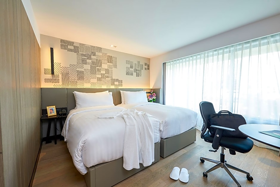 Narai Hotel (SHA Extra Plus)