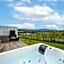 Kinnaird Lodges - Bealach lodge with hot tub