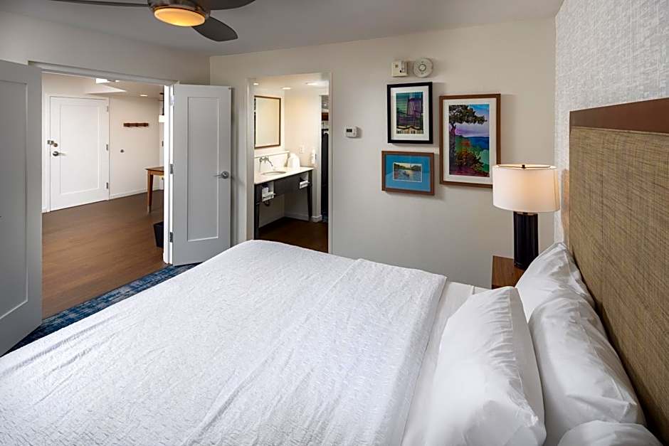 Hampton Inn & Suites Asheville Airport