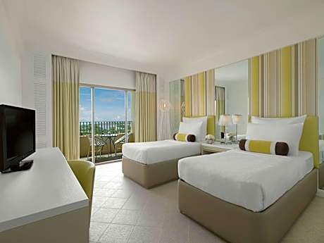 Deluxe Atrium View Twin