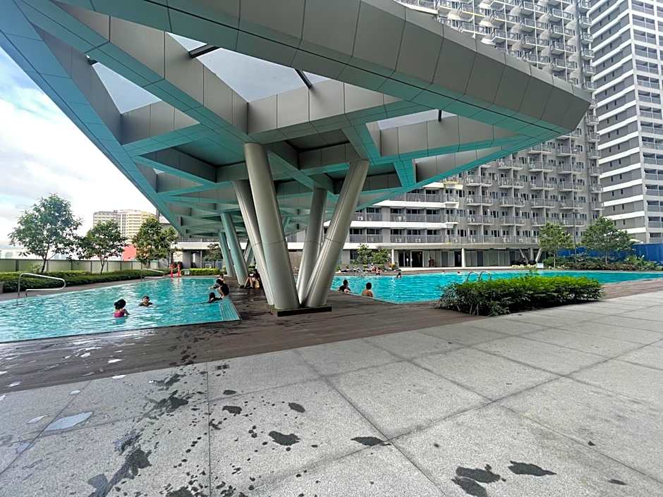 100mbps net,Unli Netflix in 75 inch tv in living room & Home Theater in Room