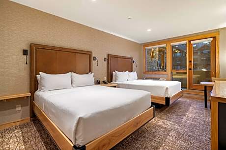 Superior Hotel Room 2 Queens