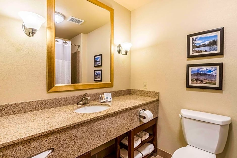 Comfort Inn & Suites