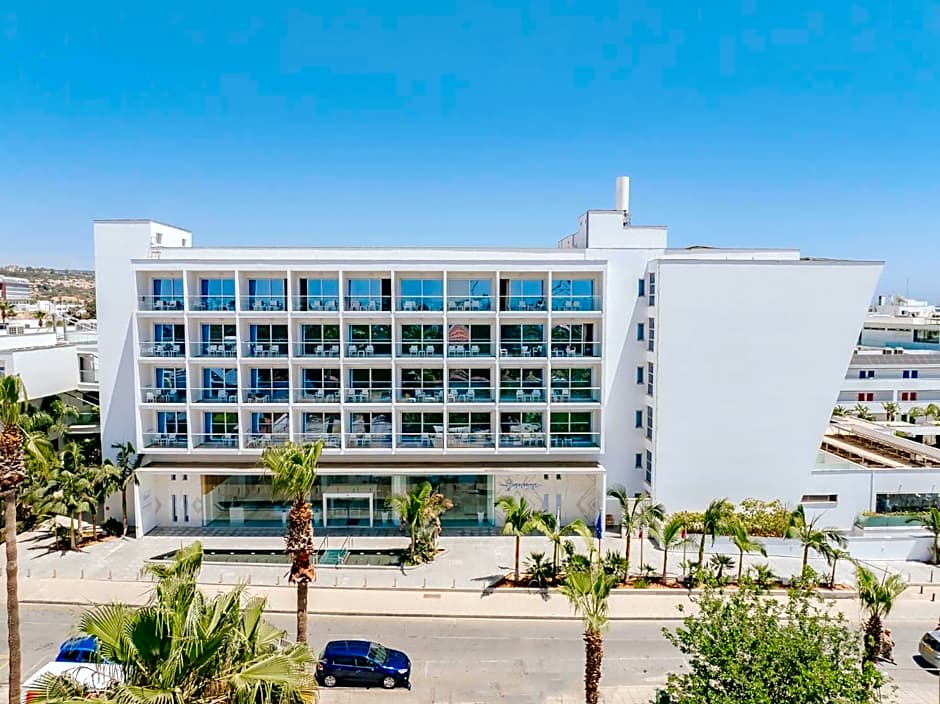 Seasons Hotel (Adults Only)