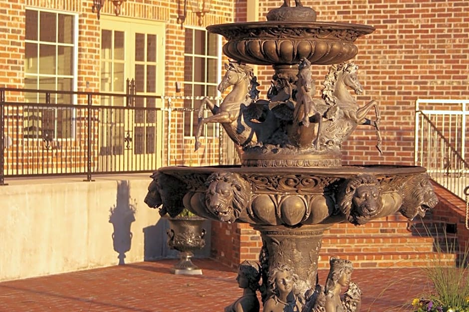 Chateau Saint Denis Hotel, a Trademark Collection by Wyndham
