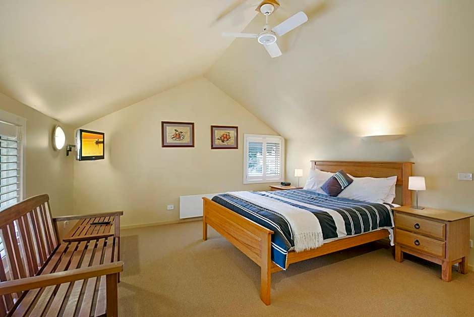 Captains at the Bay Bed & Breakfast