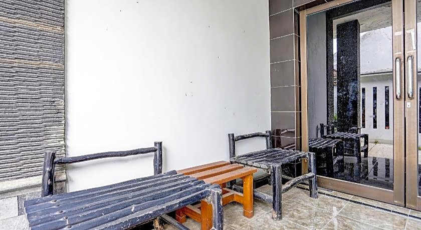 SPOT ON 92480 Iwn Homestay Syariah