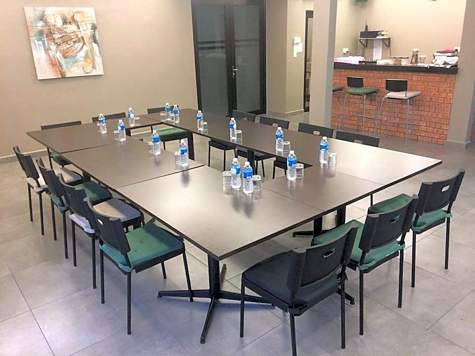 Talents Motor Park Hotel