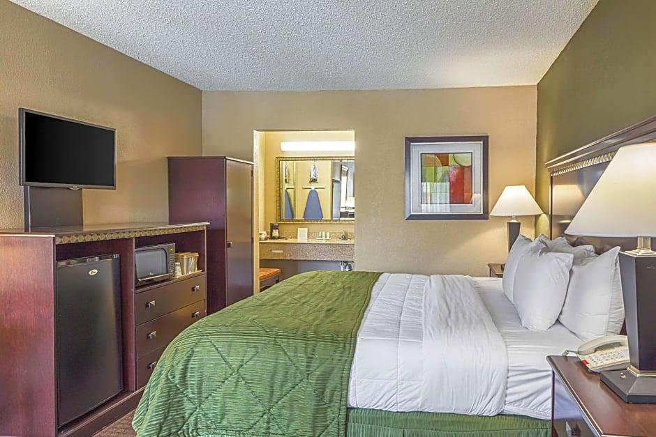 Quality Inn & Suites Greenville - Haywood Mall