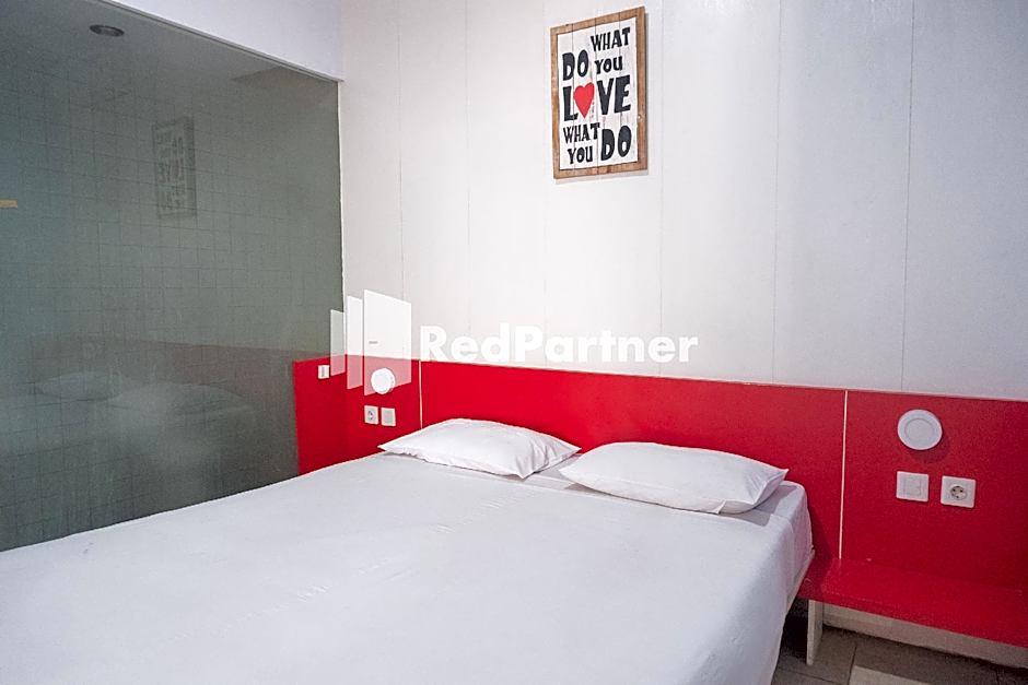 Londres Bed and Breakfast RedPartner near Gembira Loka Zoo