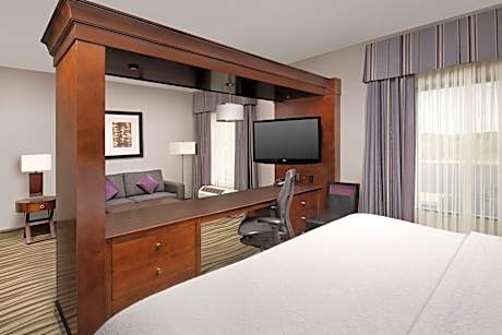 King Suite - Mobility and Hearing Access/Non-Smoking
