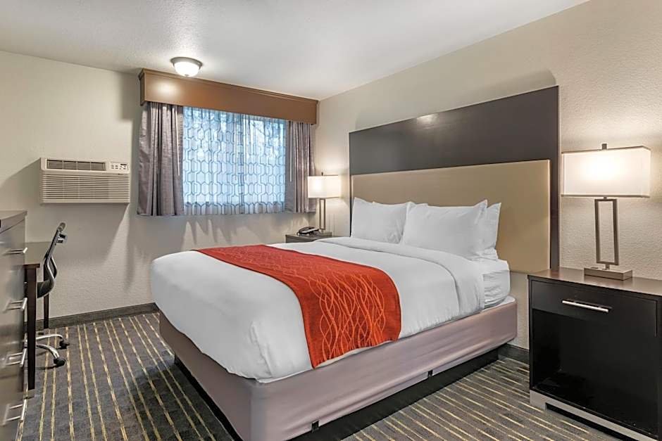 Comfort Inn & Suites Tigard near Washington Square