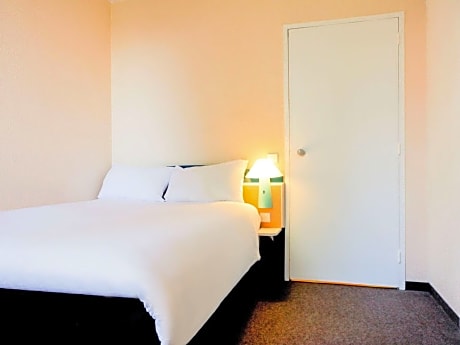 Standard Room with One Double Bed