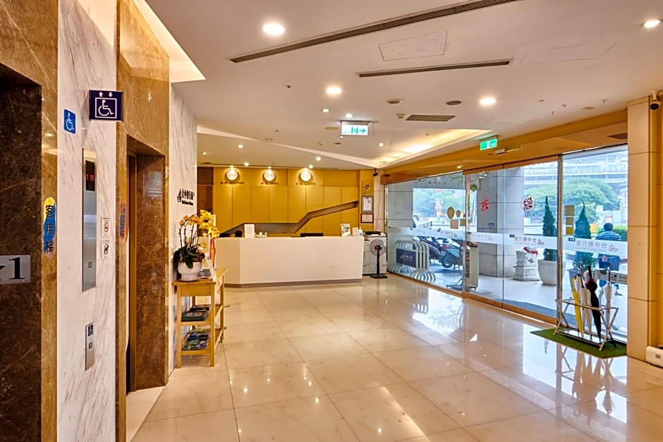 Butler Hotel (Plaza Hotel)