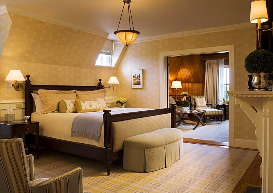Photo 1 of 4 of 1 King Bed with Sofabed Suite