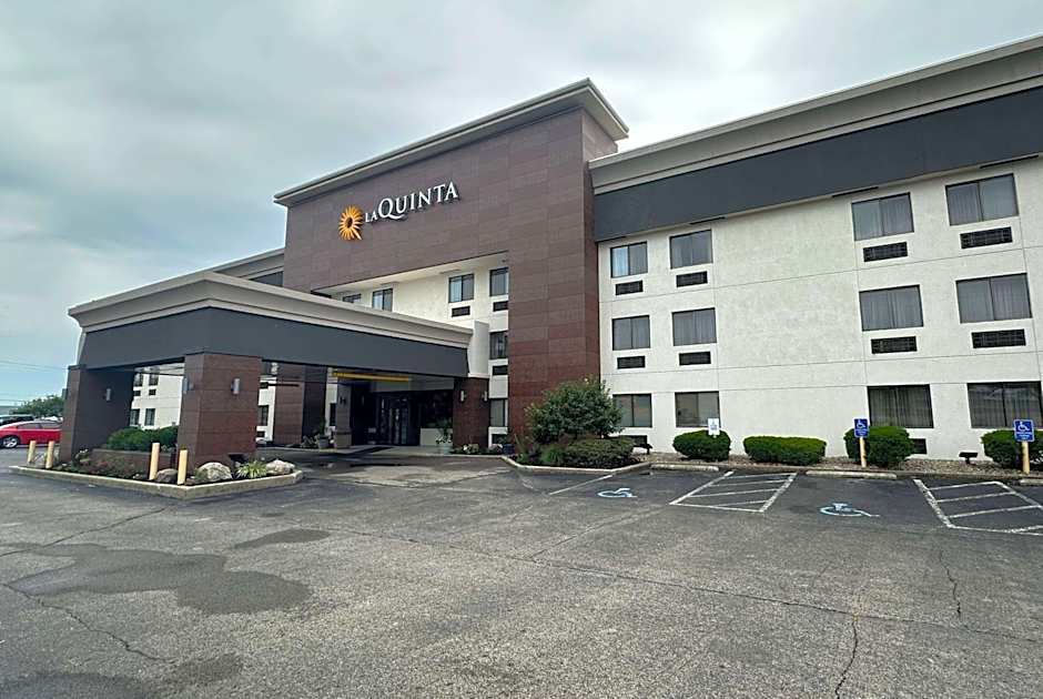 Photo 1 of 40 of La Quinta Inn & Suites by Wyndham Cincinnati North