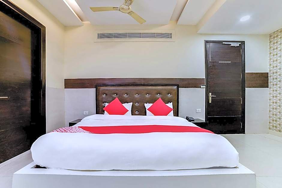 OYO Flagship 26585 Bhera Enclave Paschim Vihar – Delhi, NY