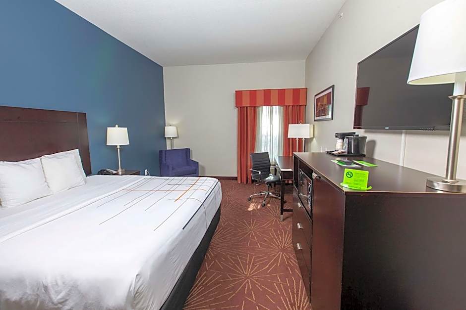 La Quinta Inn & Suites by Wyndham Houston - Normandy