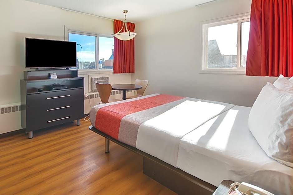 Motel 6-Lethbridge, AB