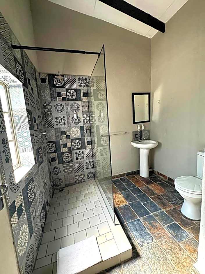 Shangri-La Country Hotel & Spa